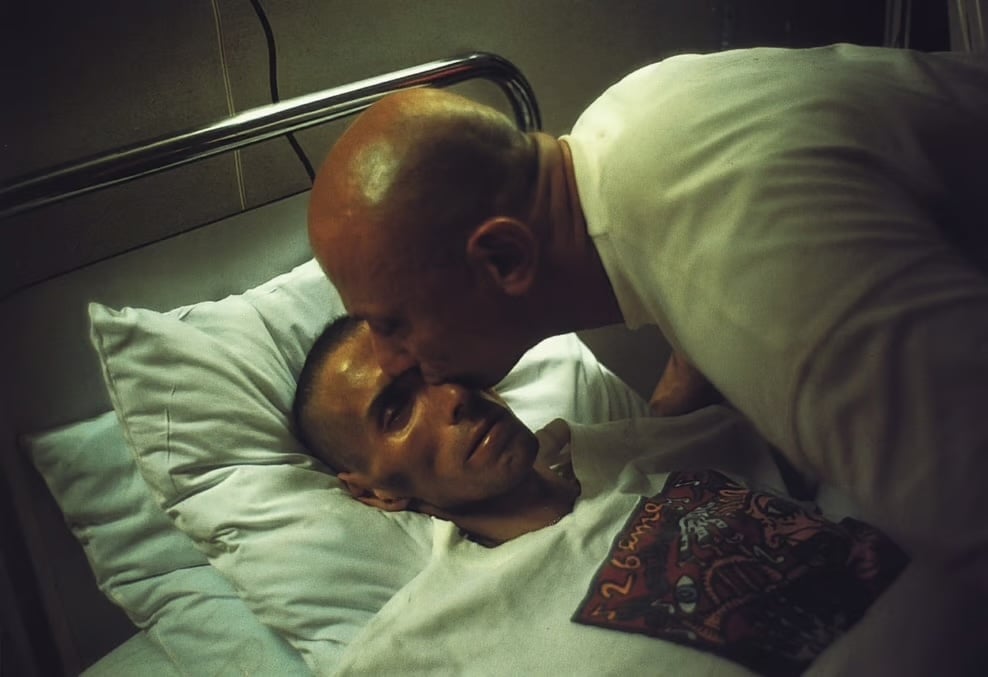 Gotscho kissing Gilles, Paris, 1993. © Nan Goldin.