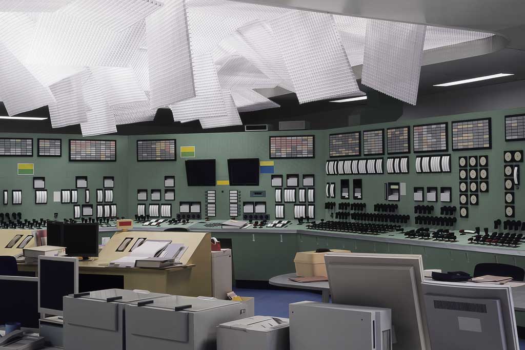 Thomas Demand, « Control Room », 2011. Reproduction en carton d’une photographie prise à Fukushima No. 1 d’une salle de contrôle.