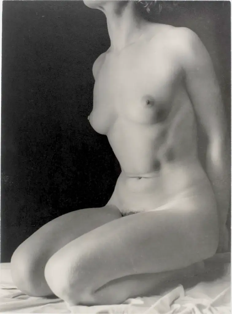 Emmanuel Sougez. Nu. Torse (Assia). 1935.